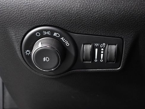 Used 2025 Jeep Compass Trailhawk AWD/4WD image 24