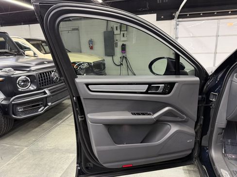 Used 2023 Porsche Cayenne Base image 21