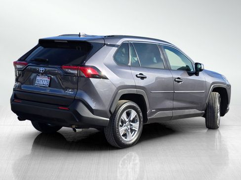 Used 2022 Toyota RAV4 LE image 4