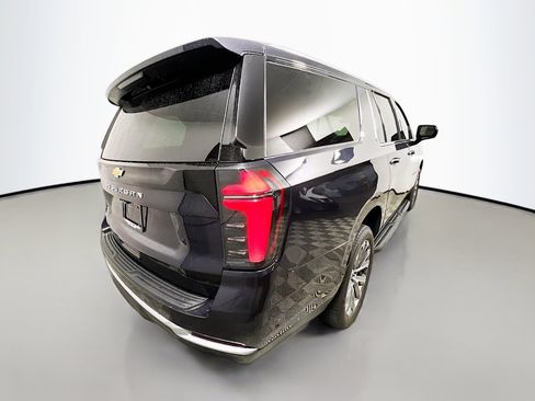 Used 2025 Chevrolet Suburban High Country image 4
