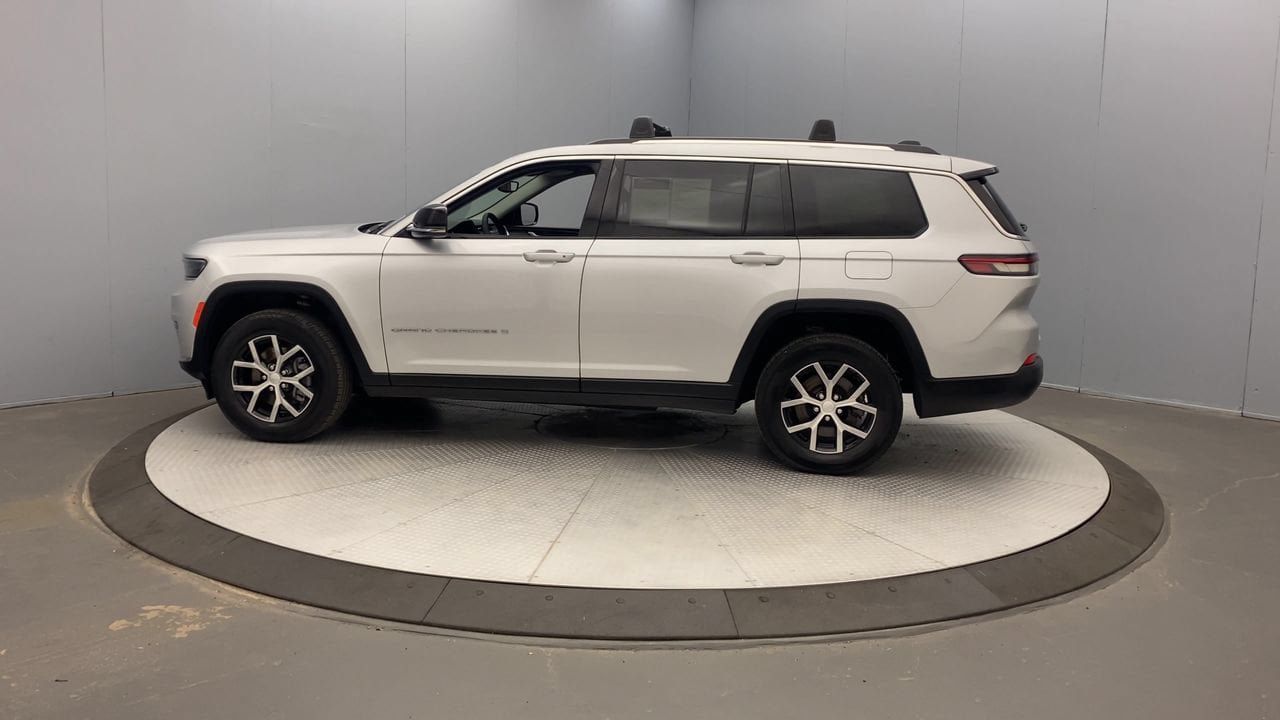Used 2024 Jeep Grand Cherokee L Limited AWD/4WD image 2