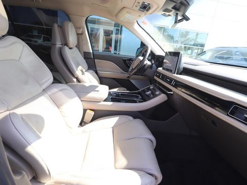 Used 2023 Lincoln Aviator Reserve w/ Equipment Group 201A RWD image 17