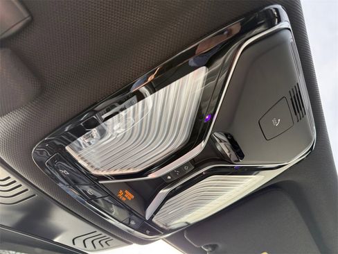 Used 2021 BMW 745e xDrive 745e xDrive w/ M Sport Package image 32