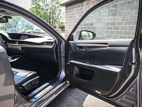 Used 2014 Lexus ES 350 w/ Luxury Package FWD image 16