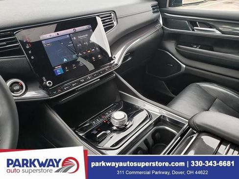 Used 2023 Jeep Wagoneer 4WD w/ Premium Group I image 27