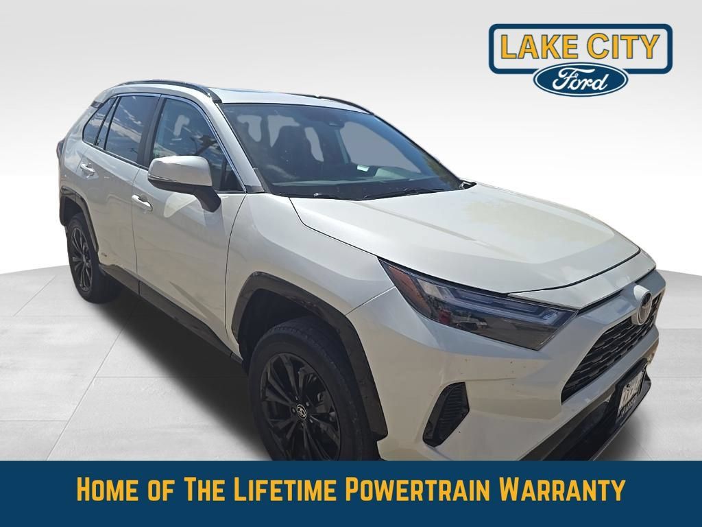 Used 2022 Toyota RAV4 SE w/ Convenience Package AWD/4WD image 3