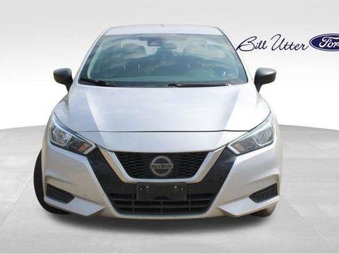 Used 2021 Nissan Versa S image 2