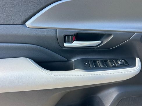 Certified 2024 Toyota Grand Highlander XLE image 10
