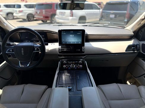 Used 2021 Lincoln Navigator Reserve image 17