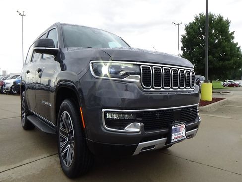 Certified 2025 Jeep Wagoneer Series II AWD/4WD image 3