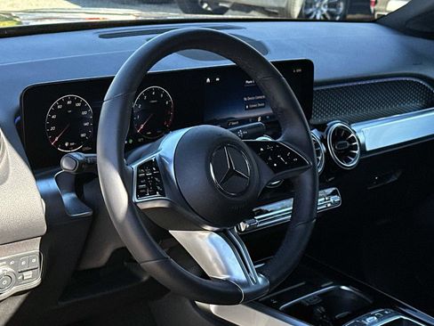 Certified 2025 Mercedes-Benz GLB 250 image 29
