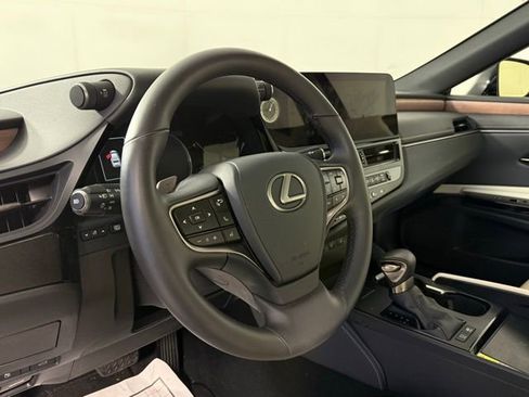 Certified 2025 Lexus ES 300h w/ Premium Package image 11