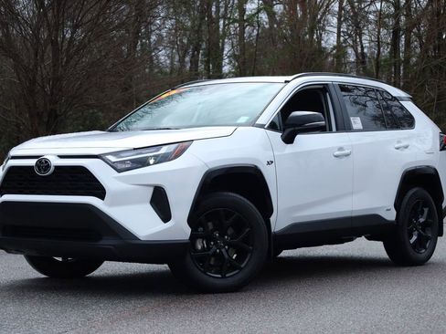 Used 2025 Toyota RAV4 XLE image 1