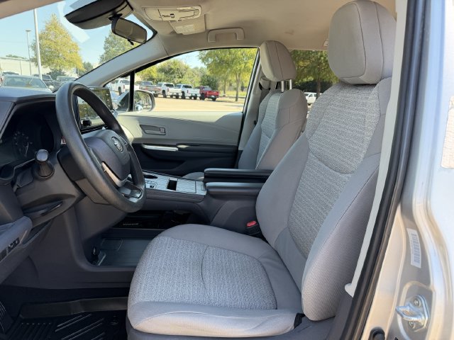 Used 2021 Toyota Sienna LE FWD image 23