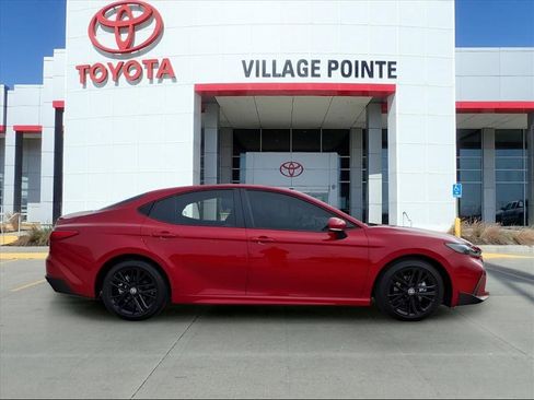 Used 2026 Toyota Camry SE image 7