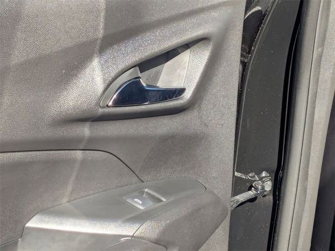 Used 2025 Chevrolet Trax LT w/ LT Convenience Package image 25