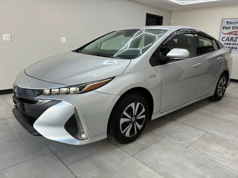 Used 2018 Toyota Prius Prime Plus w/ Carpet Mat Package FWD image 3