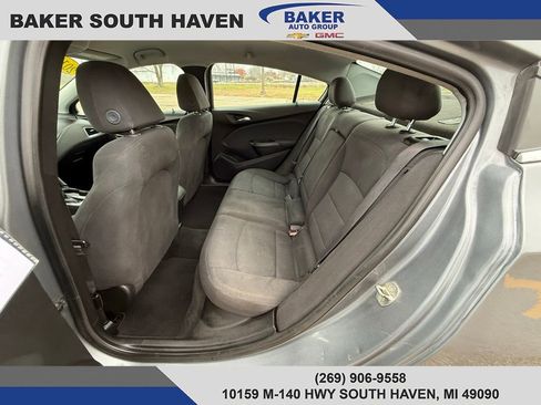 Used 2019 Chevrolet Cruze LT w/ Convenience Package image 10