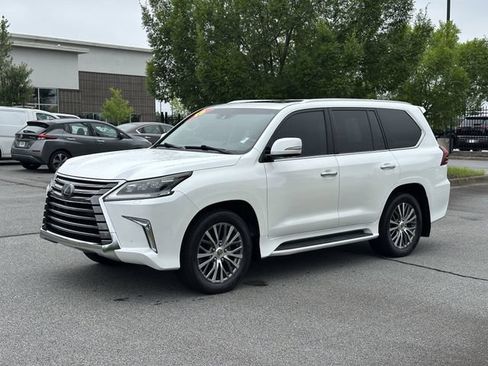 Used 2018 Lexus LX 570 4WD image 3