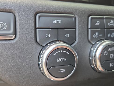 Used 2026 GMC Sierra 1500 SLT AWD/4WD image 26