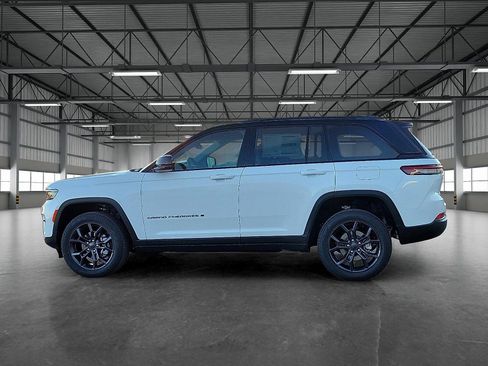 New 2025 Jeep Grand Cherokee Limited image 2