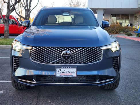 New 2026 Volvo XC90 B6 Plus w/ Protection Package Premier image 5