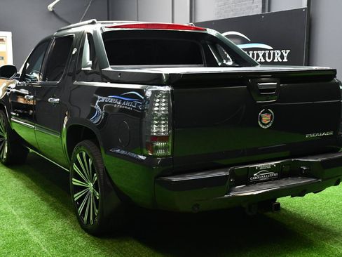 Used 2013 Cadillac Escalade EXT Luxury AWD/4WD image 7