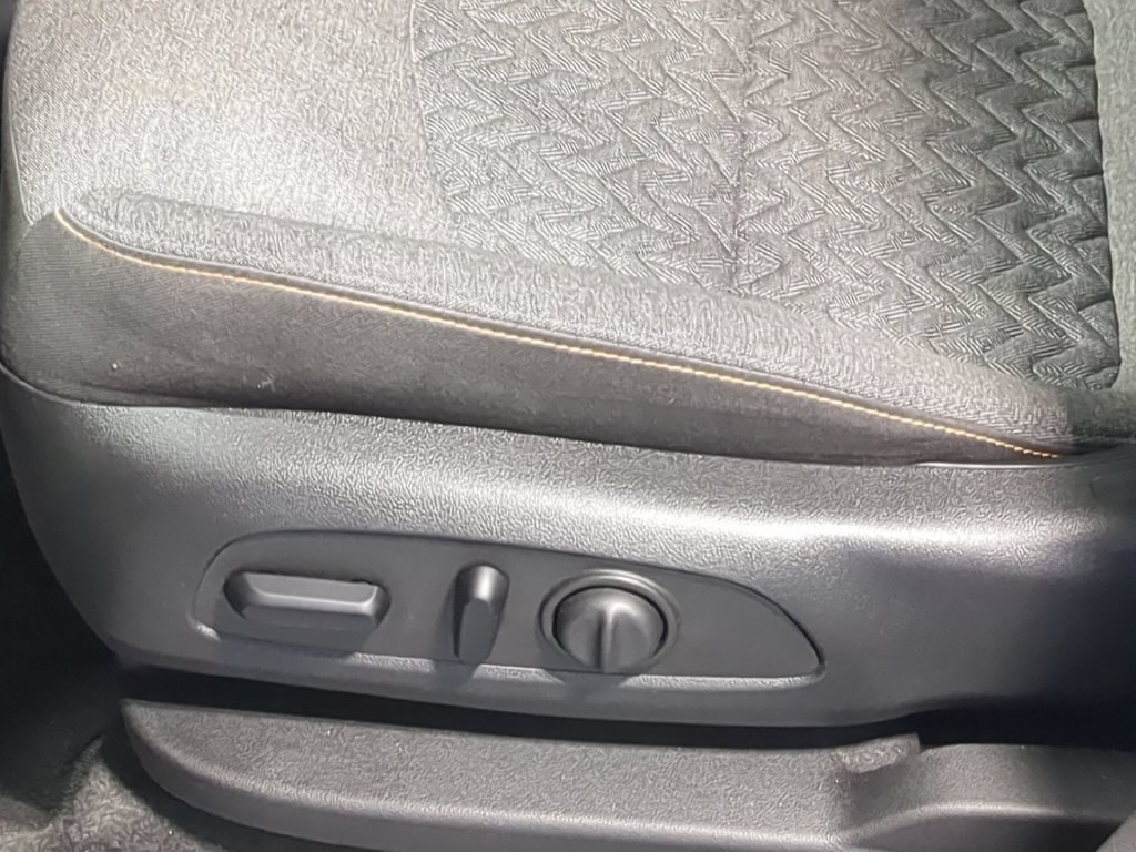 Used 2024 Chevrolet Equinox LT FWD image 21