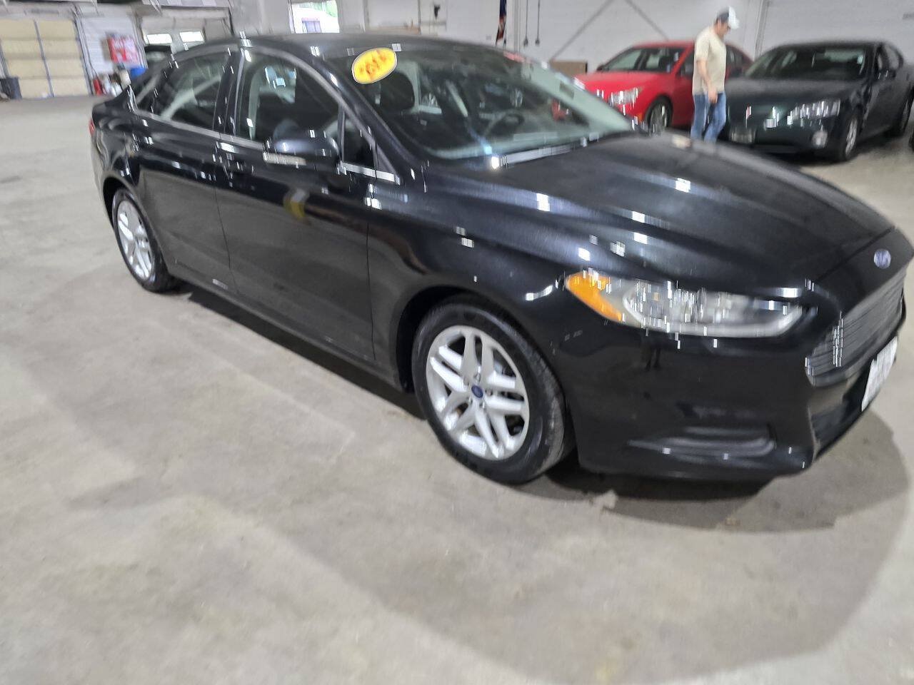 Used 2014 Ford Fusion SE FWD image 16