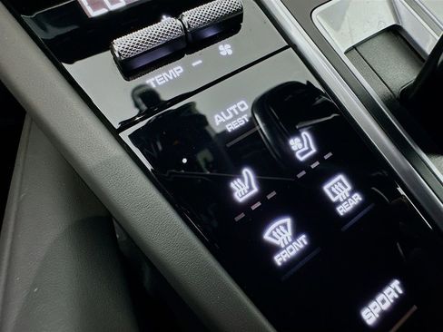 Certified 2022 Porsche Cayenne AWD/4WD image 23
