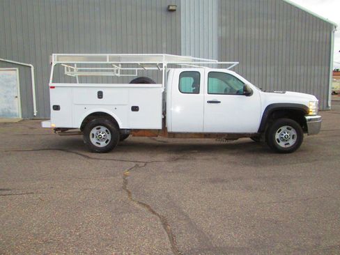 Used 2012 Chevrolet Silverado 2500 W/T AWD/4WD image 2