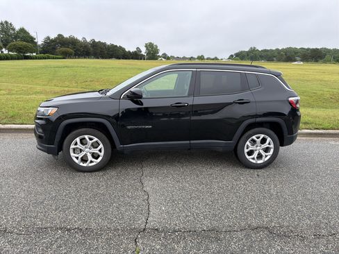 Used 2024 Jeep Compass Latitude AWD/4WD image 8
