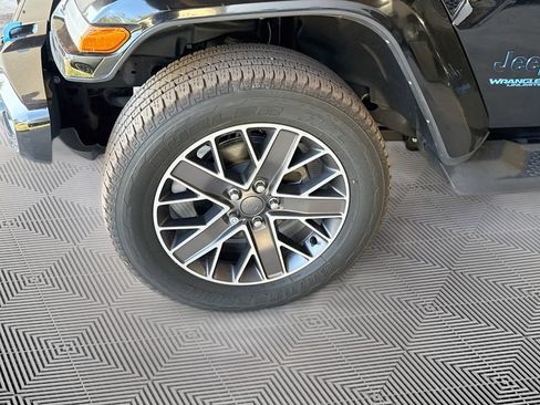 Used 2022 Jeep Wrangler Unlimited Sahara AWD/4WD image 31