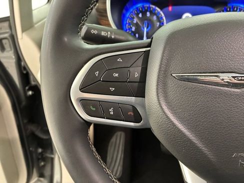 Used 2023 Chrysler Pacifica Limited FWD image 23