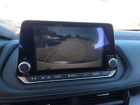 Used 2023 Nissan Rogue SV image 19