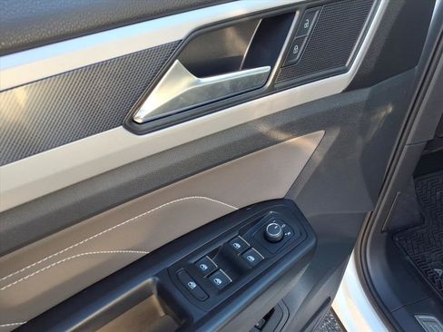 Used 2021 Volkswagen Atlas Cross Sport SE image 24