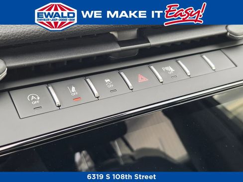 New 2026 Jeep Grand Cherokee Altitude image 30