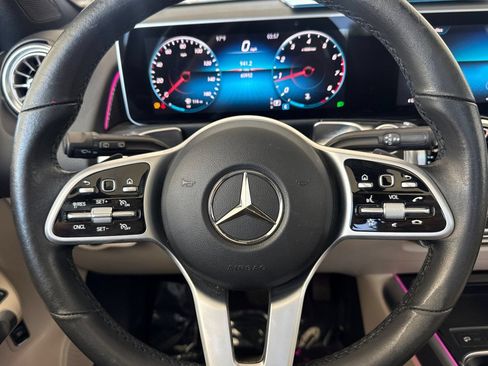 Used 2021 Mercedes-Benz GLB 250 image 24