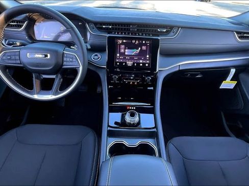 New 2025 Jeep Grand Cherokee Laredo X w/ Luxury Tech Group I image 4