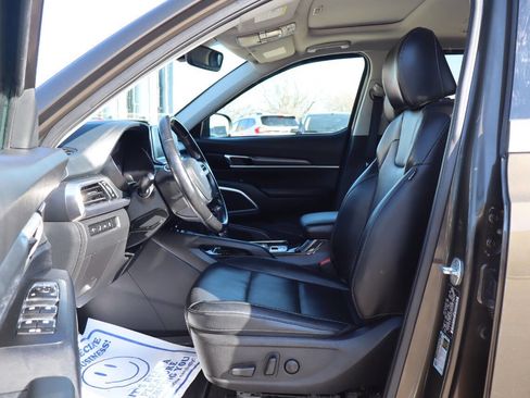 Used 2022 Kia Telluride S image 5