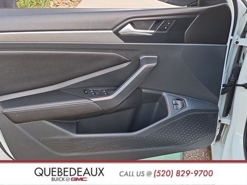 Used 2024 Volkswagen Jetta SE w/ Panoramic Sunroof Package FWD image 9
