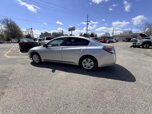 Used 2010 Nissan Altima Hybrid Sedan image 17