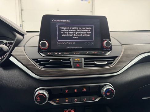Used 2025 Nissan Altima 2.5 SV FWD image 21