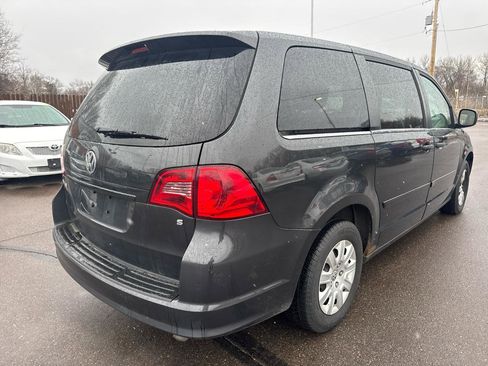 Used 2012 Volkswagen Routan S image 5