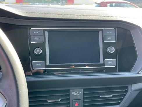 Certified 2023 Volkswagen Jetta SE w/ Panoramic Sunroof Package image 18