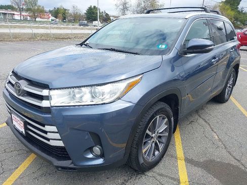 Used 2019 Toyota Highlander XLE AWD/4WD image 4