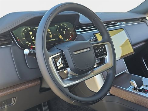 New 2025 Land Rover Range Rover Long Wheelbase SE image 17