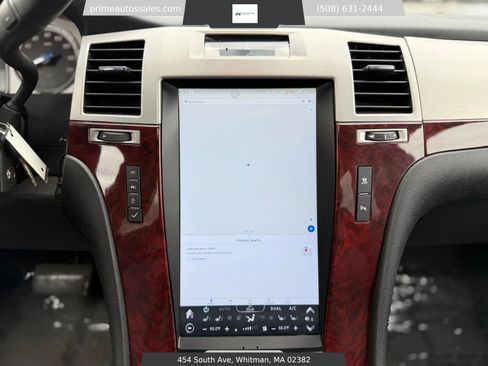 Used 2011 Cadillac Escalade AWD w/ Touring Package image 31