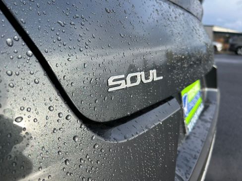 Used 2025 Kia Soul LX FWD image 31