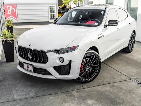 Used 2022 Maserati Levante Modena S image 3